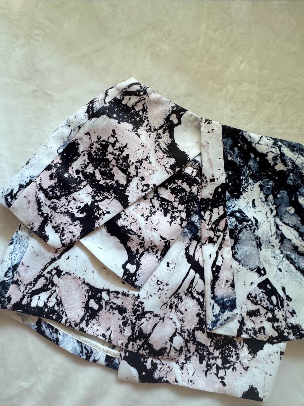 Kendall & Kylie Black and White Marble Two-Piece Set - Picture 3 of 11